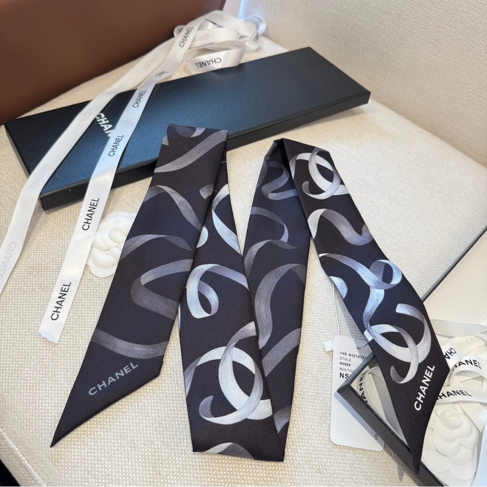 Chanel Flowing Ribbon Hairpin - Picture 7 of 7